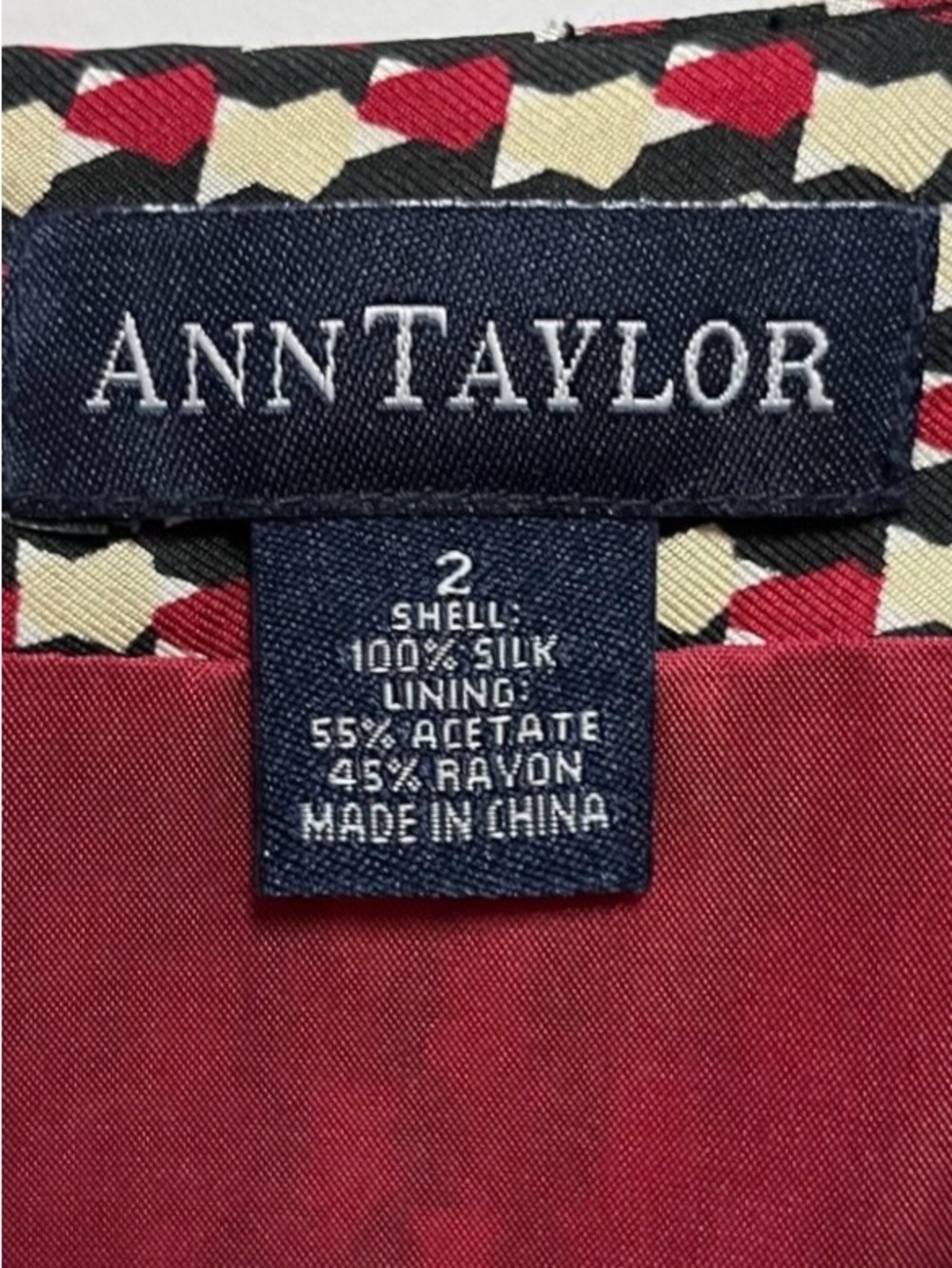 Ann Taylor 100% Silk Pencil Skirt Size 2 Geometric Print Career Office Siren - Picture 3 of 9